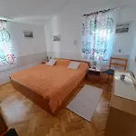 Apartman Tea 1651 *